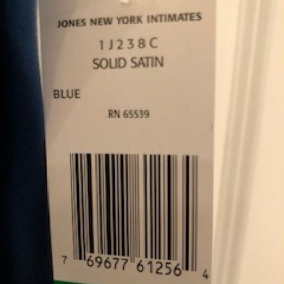 Jones NY Nightgown & Robe - Picture 4 of 7